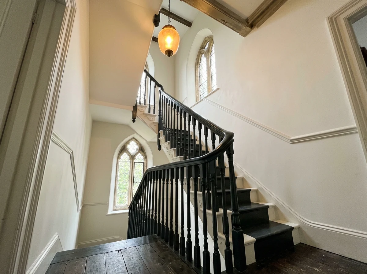 Staircase painting in Oxford by Radcliffe Decorators, period balustrade specialists